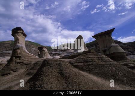 CANADA, ALBERTA, PRÈS DE DRUMHELLER, BADLANDS DU CANADA, HOODOOS (SCULPTURES EN GRÈS) Banque D'Images