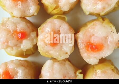 Vue De Dessus Des Délicieux Boulettes Chinoises À La Vapeur Remplies De Crevettes Et De Porc Banque D'Images
