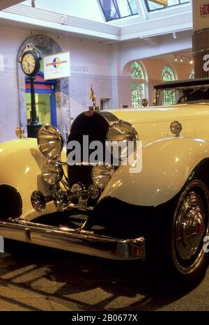 USA, MICHIGAN, PRÈS DE DETROIT, DEARBORN, HENRY FORD MUSEUM, 1931 BUGATTI ROYALE TYPE 41 CABRIOLET Banque D'Images