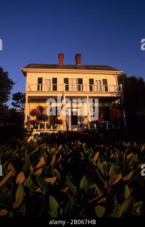 ÉTATS-UNIS, WASHINGTON, STEILACOOM, RUE COMMERCIALE, PHILIP KEACH HOME, 1858, AU COUCHER DU SOLEIL Banque D'Images