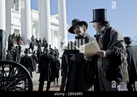 DATE de sortie: 16 novembre 2012, TITRE: Lincoln STUDIO: Vingtième siècle Fox DIRECTEUR: Steven Spielberg COMPLOT: Comme la guerre civile américaine continue de rage, le président américain lutte avec le carnage sur le champ de bataille comme il lutte avec beaucoup à l'intérieur de son propre cabinet sur la décision d'émancipation des esclaves. Avec : Daniel Day-Lewis, Sally Field, David Strathairn. (Image De Crédit: © Twentieth Century Fox/Entertainment Pictures) Banque D'Images