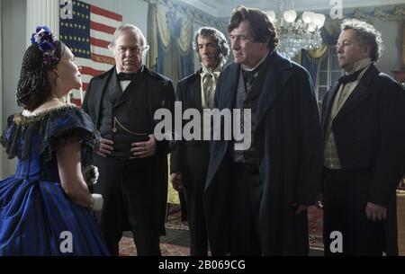 DATE de sortie: 16 novembre 2012, TITRE: Lincoln STUDIO: Vingtième siècle Fox DIRECTEUR: Steven Spielberg COMPLOT: Comme la guerre civile américaine continue de rage, le président américain lutte avec le carnage sur le champ de bataille comme il lutte avec beaucoup à l'intérieur de son propre cabinet sur la décision d'émancipation des esclaves. Avec : Daniel Day-Lewis, Sally Field, David Strathairn. (Image De Crédit: © Twentieth Century Fox/Entertainment Pictures) Banque D'Images