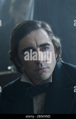 DATE de sortie: 16 novembre 2012, TITRE: Lincoln STUDIO: Vingtième siècle Fox DIRECTEUR: Steven Spielberg COMPLOT: Comme la guerre civile américaine continue de rage, le président américain lutte avec le carnage sur le champ de bataille comme il lutte avec beaucoup à l'intérieur de son propre cabinet sur la décision d'émancipation des esclaves. Avec : Daniel Day-Lewis, Sally Field, David Strathairn. (Image De Crédit: © Twentieth Century Fox/Entertainment Pictures) Banque D'Images