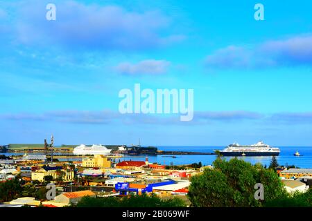 Bateau de croisière amarré dans le port comme Geraldton accueille deux bateaux de croisière pour la première fois. Banque D'Images