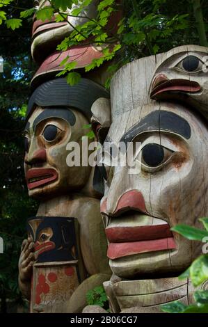 CANADA, COLOMBIE-BRITANNIQUE, VANCOUVER, PONT SUSPENDU CAPILANO, POTEAUX TOTEM Banque D'Images