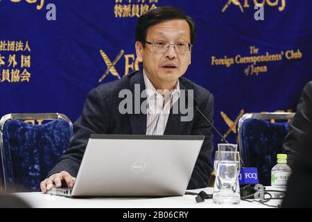 Tokyo, Japon. 19 février 2020. Hitoshi Oshitani Professeur de département de virologie à la Tohoku University Graduate School of Medicine parle lors d'une conférence de presse au Foreign Corintifants' Club of Japan. Le professeur Oshitani répond aux questions de la presse sur la nouvelle épidémie de coronavirus au Japon, qui a déjà signalé au moins 616 cas, dont 542 passagers du navire de croisière Diamond Princess amarré au port de Yokohama. Crédit: Zuma Press, Inc./Alay Live News Banque D'Images