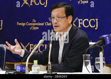Tokyo, Japon. 19 février 2020. Hitoshi Oshitani Professeur de département de virologie à la Tohoku University Graduate School of Medicine parle lors d'une conférence de presse au Foreign Corintifants' Club of Japan. Le professeur Oshitani répond aux questions de la presse sur la nouvelle épidémie de coronavirus au Japon, qui a déjà signalé au moins 616 cas, dont 542 passagers du navire de croisière Diamond Princess amarré au port de Yokohama. Crédit: Zuma Press, Inc./Alay Live News Banque D'Images