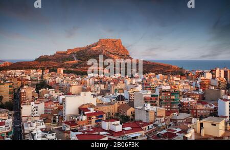 Skyline at night, Alicante Espagne ville Banque D'Images