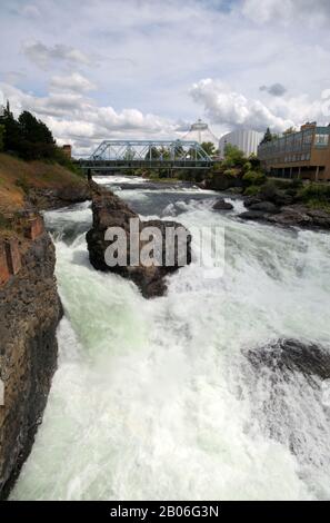 ÉTATS-UNIS, ÉTAT DE WASHINGTON, SPOKANE, RIVERFRONT PARK, SPOKANE RIVER ET FALLS Banque D'Images