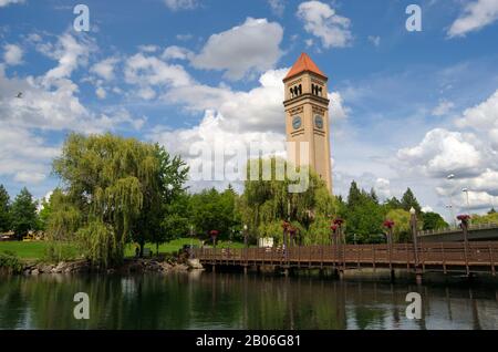 ÉTATS-UNIS, ÉTAT DE WASHINGTON, SPOKANE, RIVERFRONT PARK AVEC CLOCK TOWER EN ARRIÈRE-PLAN Banque D'Images