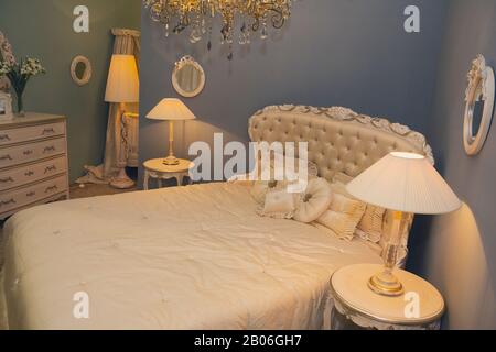 Intérieur luxueux d'une chambre dans un style classique Banque D'Images