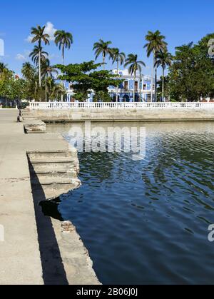 Mauvais état de la jetée dans la ville de Cienfuegos, Cuba Banque D'Images