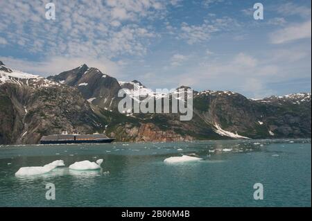 Bateau de croisière Holland America MS Westerdam à Glacier Bay National Park, Alaska, USA Banque D'Images