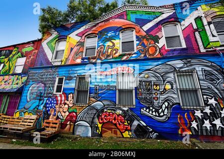 Graffiti Sur Broad Street Of Staten Island, New York City, New York State, États-Unis Banque D'Images