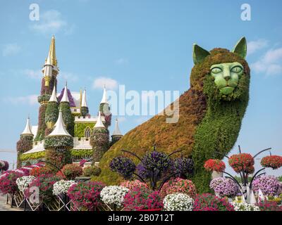 Dubaï, Émirats Arabes Unis - 11 Décembre 2019. Sculpture faite de verdure à l'intérieur du jardin Miracle à Dubaï, emirats Arabes Unis. Banque D'Images