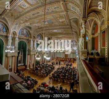 Intérieur de l'Académie hongroise des sciences (MTA). La salle de Cérémonial accueille des réunions et des concerts de musique classique.Budapest, Hongrie. Banque D'Images