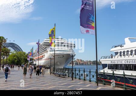 Bateau de croisière Carnival Splendor à Circular Quay dans le centre-ville de Sydney, Nouvelle-Galles du Sud, Australie Banque D'Images