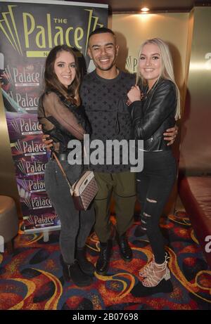 2018 l'acteur de Love Island Wes Nelson exécute un DJ set et rencontre des fans dans La discothèque Palace Navan, Irlande sans petite amie Arabella Chi Avec: Fan, Wes Nelson Où: Navan, Irlande Quand: 18 Jan 2020 crédit: Brighttspark Photos/WENN.com Banque D'Images