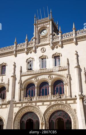 Façade de la station de métro Rossio, sur la place Restauradores, Lisbonne, Portugal. Banque D'Images