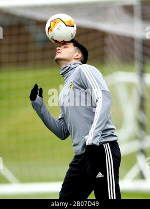 Wolverhampton Wanderers' Raul Jimenez au cours de la séance de formation au terrain d'entraînement Sir Jack Hayward, Wolverhampton. Banque D'Images