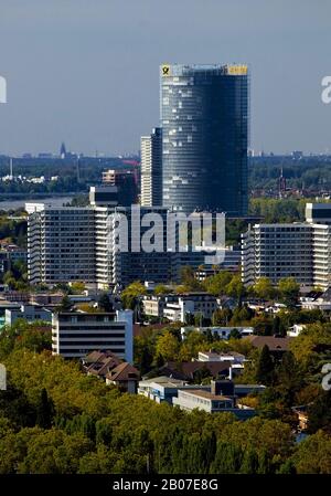 Vue du château de Godesburg à la ville avec la Posttour, Allemagne, Rhénanie-du-Nord-Westphalie, Bonn Banque D'Images