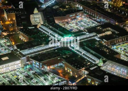 Photo aérienne, Centro Einkaufszentrum, Oberhausen-Neue Mitte, Spielhalle, Spielstation, Centro-Promenade, photo de nuit, Bermensfeld, Oberhausen, Ruhr are Banque D'Images