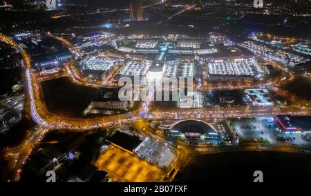 Photo aérienne, Centro Einkaufszentrum, Oberhausen-Neue Mitte, Spielhalle, Spielstation, Centro-Promenade, photo de nuit, Bermensfeld, Oberhausen, Ruhr are Banque D'Images