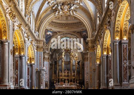 Intérieur de la basilique de l'abbaye de Montecassino, détruite pendant la seconde guerre mondiale Banque D'Images