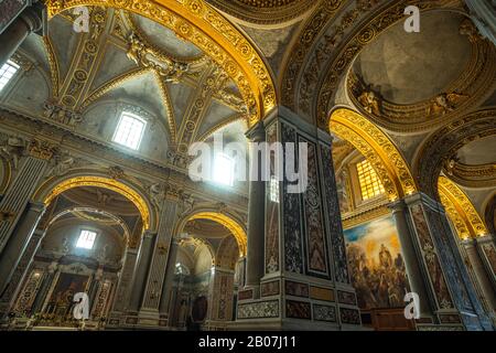 Intérieur de la basilique de l'abbaye de Montecassino, détruite pendant la seconde guerre mondiale Banque D'Images