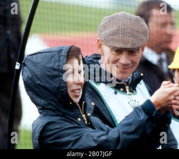 Anthony Andrews - acteur avec HRH Princess Anne lors d'une fusillade caritative. La princesse Anne est la fille d'Andrews, la godmère d'Amy-Samantha. Chester, Angleterre 1984 Banque D'Images