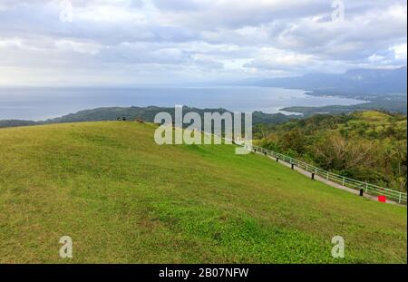 Vue Sur Lintaon Peak & Cave/16 000 Blossoms À Baybay City, Leyte, Philippines Banque D'Images