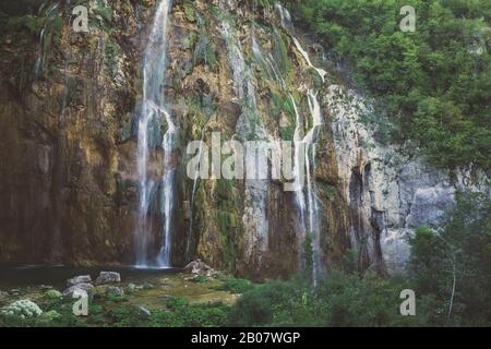 Velky Slap, la plus grande cascade du parc national des lacs de Plitvice, site classé au patrimoine mondial de l'UNESCO. Banque D'Images