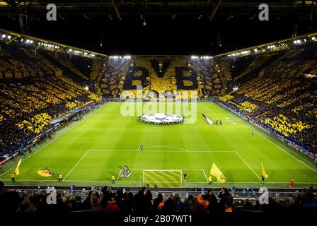 Dortmund, 18.02.2020 Choreo der BVB Fans Borussia Dortmund - Paris Saint-Germain Choreo des fans de BVB Banque D'Images