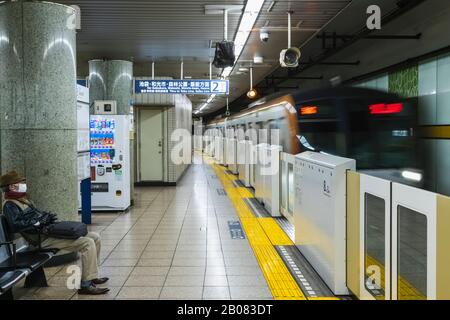 Japon, Honshu, Tokyo, Ligne De Métro Yurakacho, Plateforme De La Gare De Tatsumi Banque D'Images