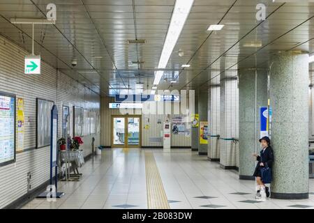 Japon, Honshu, Tokyo, Ligne De Métro Yurakacho, Plateforme De La Gare De Tatsumi Banque D'Images