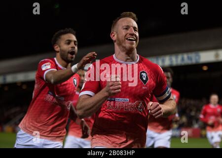 Adam Rooney célèbre la notation pour Salford City dans leur victoire de 4 à 0 contre Cambridge United. Stade Pirelli. 27/01/20. Banque D'Images