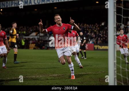 Adam Rooney célèbre la notation pour Salford City dans leur victoire de 4 à 0 contre Cambridge United. Stade Pirelli. 27/01/20. Banque D'Images