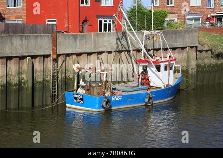 Bateaux de pêche au port de Boston sur la côte du Lincolnshire Banque D'Images