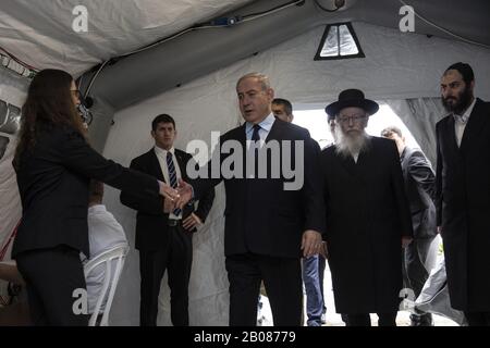 Ramat Gan, Israël. 19 février 2020. Le Premier ministre israélien Benjamin Netanyahu visite le Centre médical de Chaim Sheba pour une discussion sur le Coronavirus, à tel Hashomer à Ramat Gan, Israël, le mercredi 19 février 2020. Le système de santé israélien se prépare à faire face à une possible épidémie de coronavirus. Photo par photo par Heidi Levine/UPI crédit: UPI/Alay Live News Banque D'Images