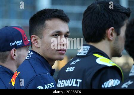 Montmelo, Barcelone - Espagne. 19 février 2020. Alexander Albon de Thaïlande et Aston Martin Red Bull Racing au cours de la première journée de F1 Winter Testing Credit: Marco Canoniero/Alay Live News Banque D'Images