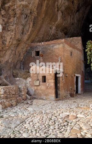 Les grottes de Scurati - également connues sous le nom de Grotta Mangiapane Banque D'Images