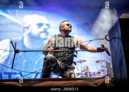 Oslo, Norvège. 16 février 2020. Le groupe suédois en métal lourd Sabaton exécute un concert en direct à Spektrum à Oslo. Ici, le chanteur Joakim Broden est vu en direct sur scène. (Photo (Crédit Photo: Gonzales Photo - Terje Dokken). Banque D'Images