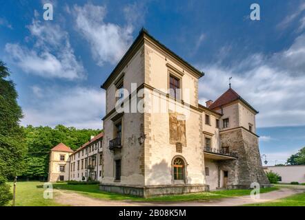 Château de Komorowski, XVIe siècle, style Renaissance, hôtel, à Sucha Beskidzka, Malopolska, Pologne Banque D'Images