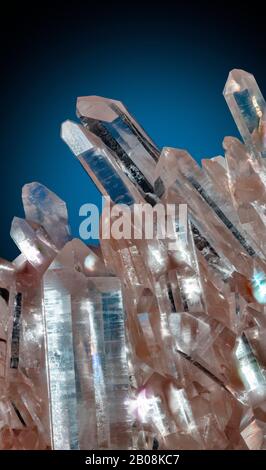 Quartz, Arkansas Quartz est un minéral dur et cristallin composé d'atomes de silicium et d'oxygène. Banque D'Images