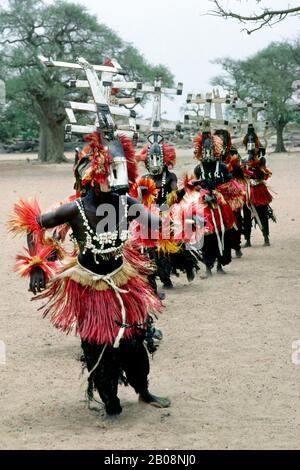 MALI, PAYS DOGON, DANSEURS SANGA DOGON Banque D'Images