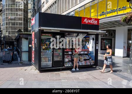 Les cigarettes et les journaux kiosque traditionnel sur Terazije à Belgrade, Serbie Banque D'Images