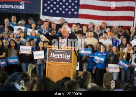 Le sénateur américain Bernie Sanders s'adresse aux partisans lors d'un rassemblement à Tacoma, Washington, le lundi 17 février 2020. Sanders est en lice pour la nomination démocratique de 2020 pour le président contre un champ de candidats bondés. Banque D'Images