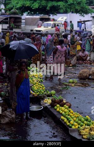 ÎLES COMORO, GRAND COMORE, MORONI, SCÈNE DE MARCHÉ Banque D'Images