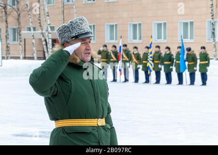 Russie Moscou 20.01.2019 un officier de l'armée russe donne un commandement à ses subordonnés. Banque D'Images