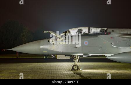 Nuit Shoot de tornades et d'avions jaguar à Raf Cosford. Banque D'Images